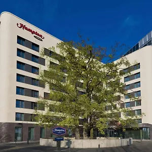מלון Hampton By Hilton Frankfurt Airport, פרנקפורט